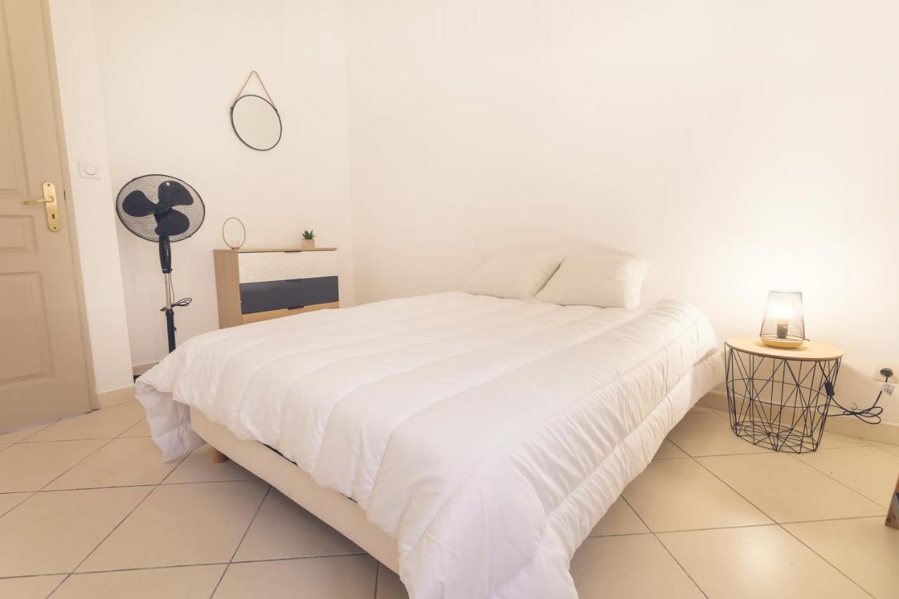 Appartement Tout Equipe Pour 6 Personnes A 15Min Des Plages Безие Екстериор снимка