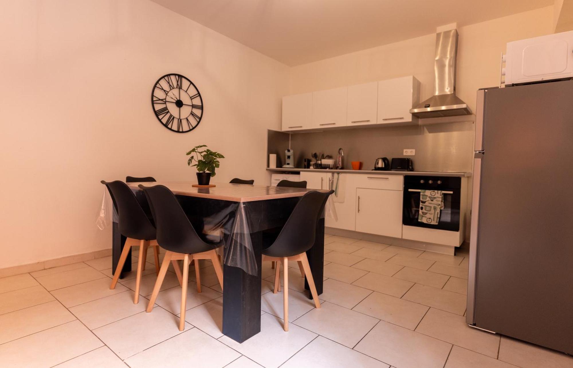 Appartement Tout Equipe Pour 6 Personnes A 15Min Des Plages Безие Екстериор снимка