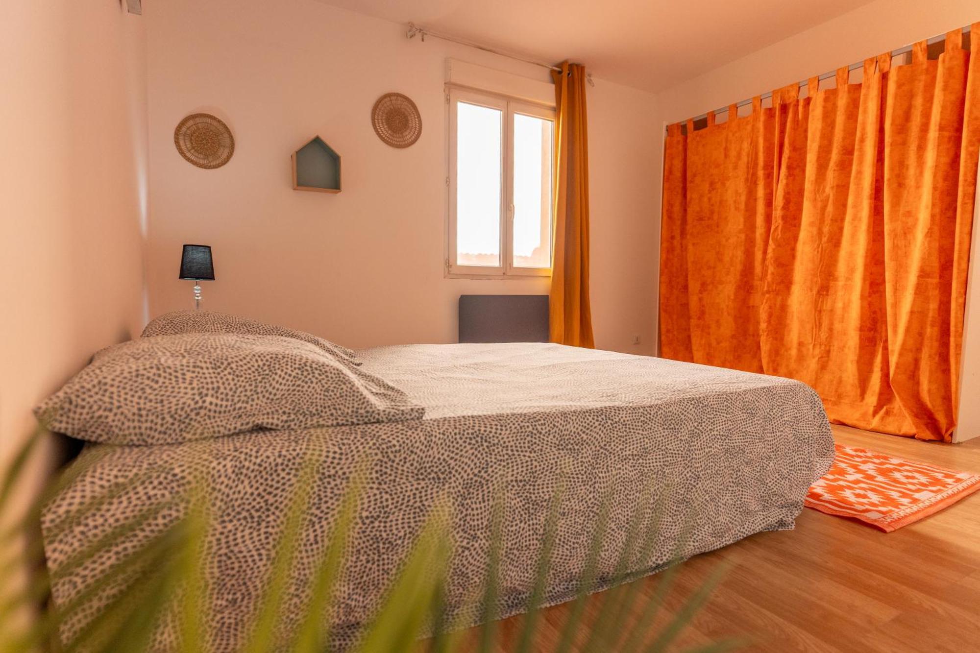 Appartement Tout Equipe Pour 6 Personnes A 15Min Des Plages Безие Екстериор снимка
